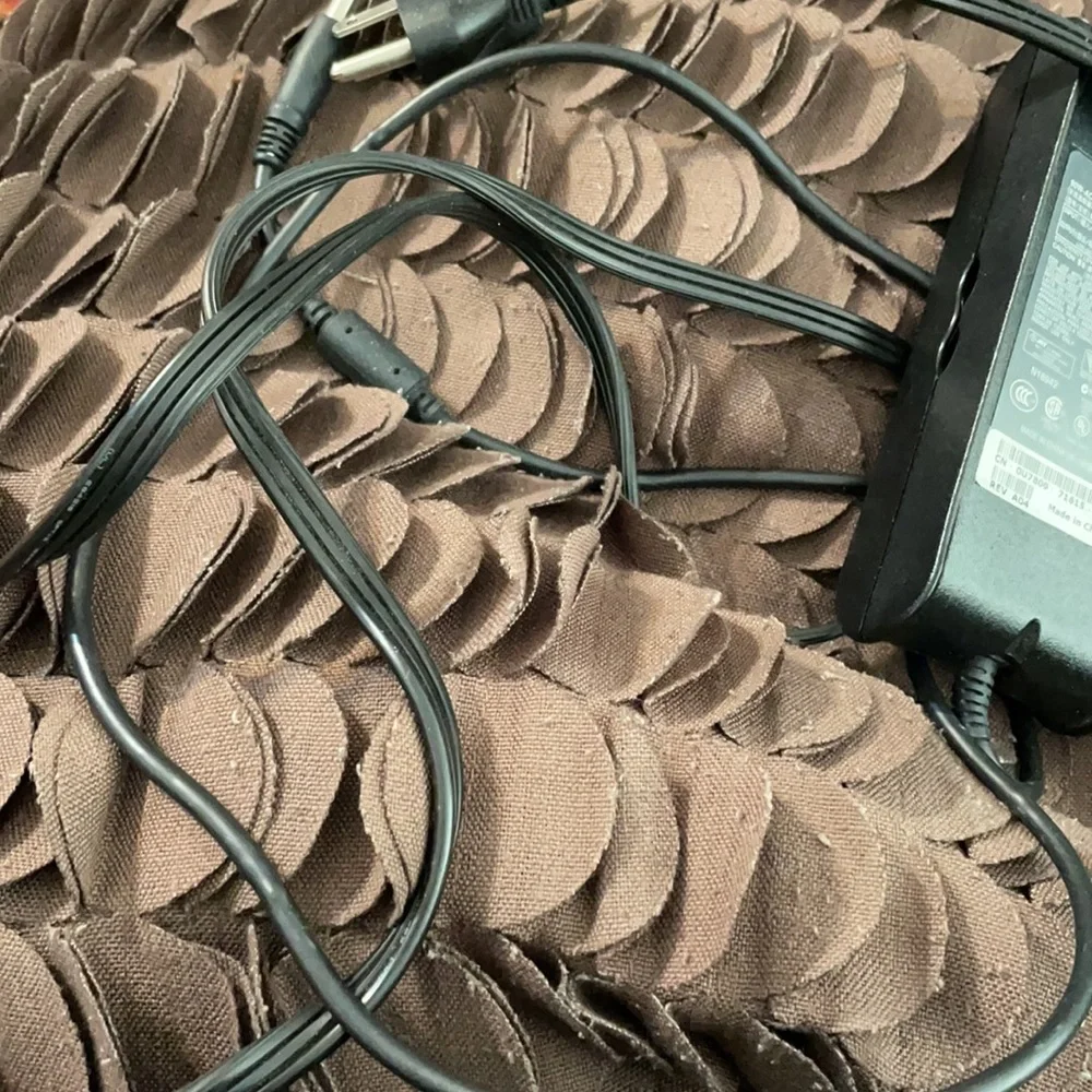 Gently Used Dell 90w AC Power Adapter Charger in great condition.
